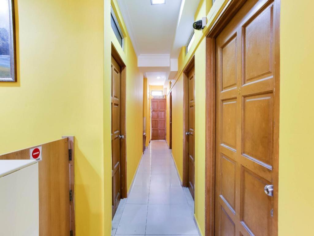 Oyo 89406 Lucky Budget Hotel Нілай Екстер'єр фото