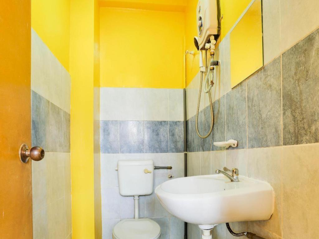 Oyo 89406 Lucky Budget Hotel Нілай Екстер'єр фото