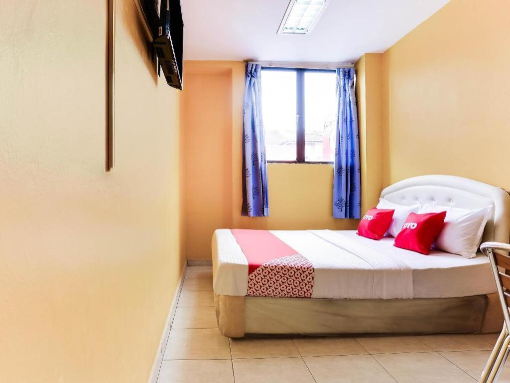 Oyo 89406 Lucky Budget Hotel Нілай Екстер'єр фото