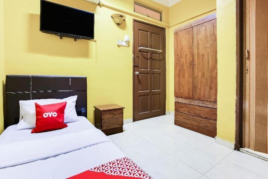 Oyo 89406 Lucky Budget Hotel Нілай Екстер'єр фото