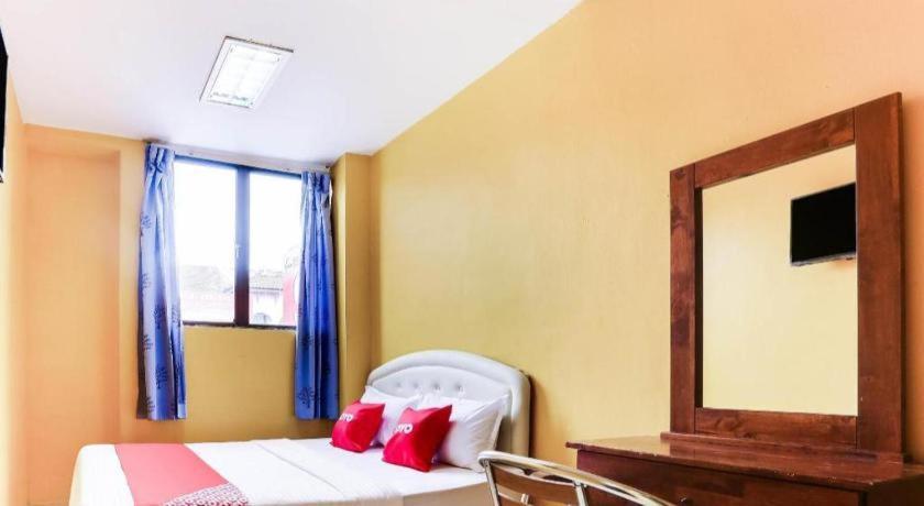 Oyo 89406 Lucky Budget Hotel Нілай Екстер'єр фото